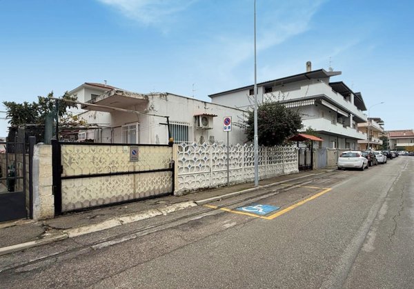 casa indipendente in vendita ad Edolo in zona Vico