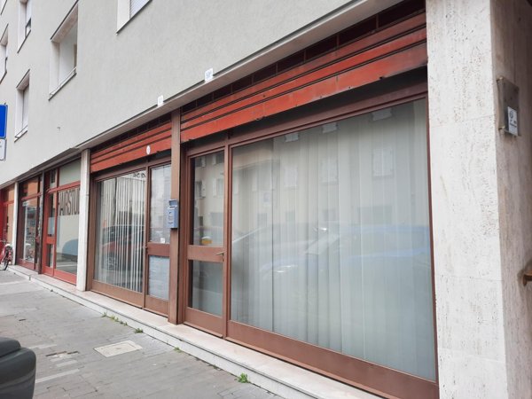 negozio in vendita ad Edolo in zona Vico
