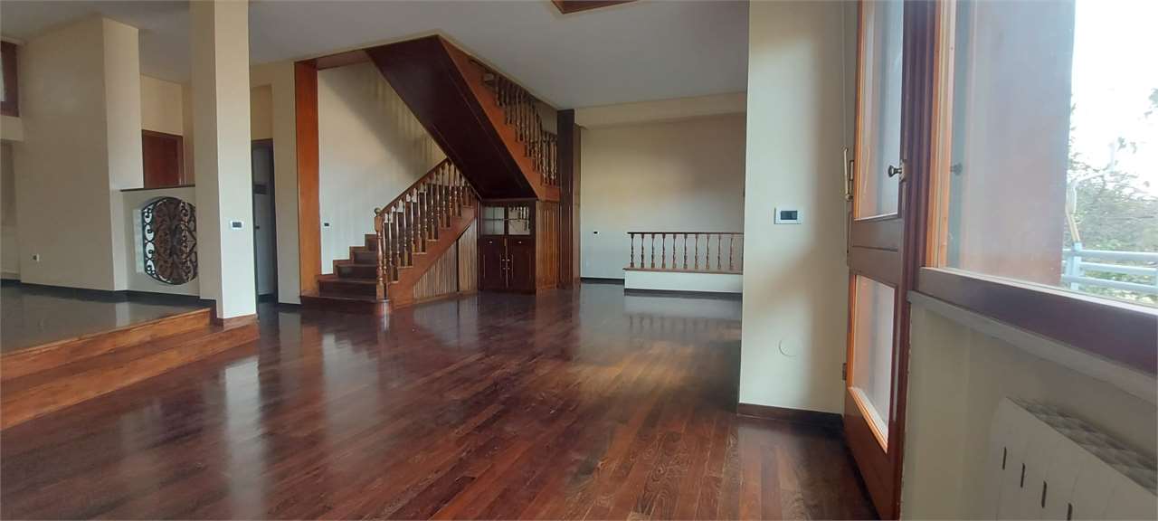 casa indipendente in vendita ad Edolo in zona Vico