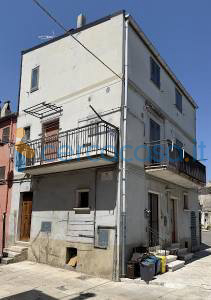 casa indipendente in vendita ad Edolo in zona Vico