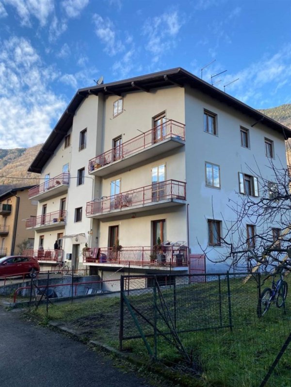 appartamento in vendita ad Edolo in zona Vico