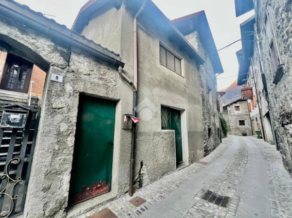casa indipendente in vendita ad Edolo in zona Vico