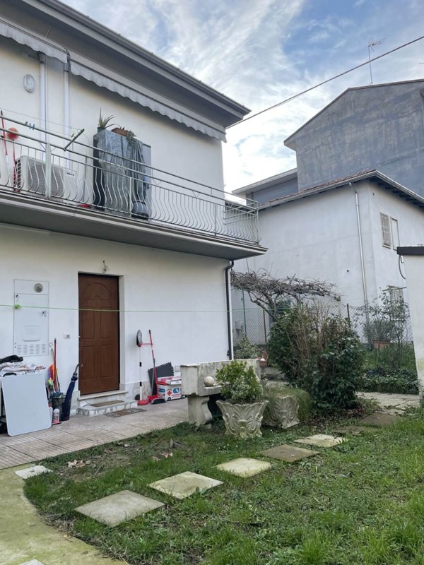 casa indipendente in vendita ad Edolo in zona Vico