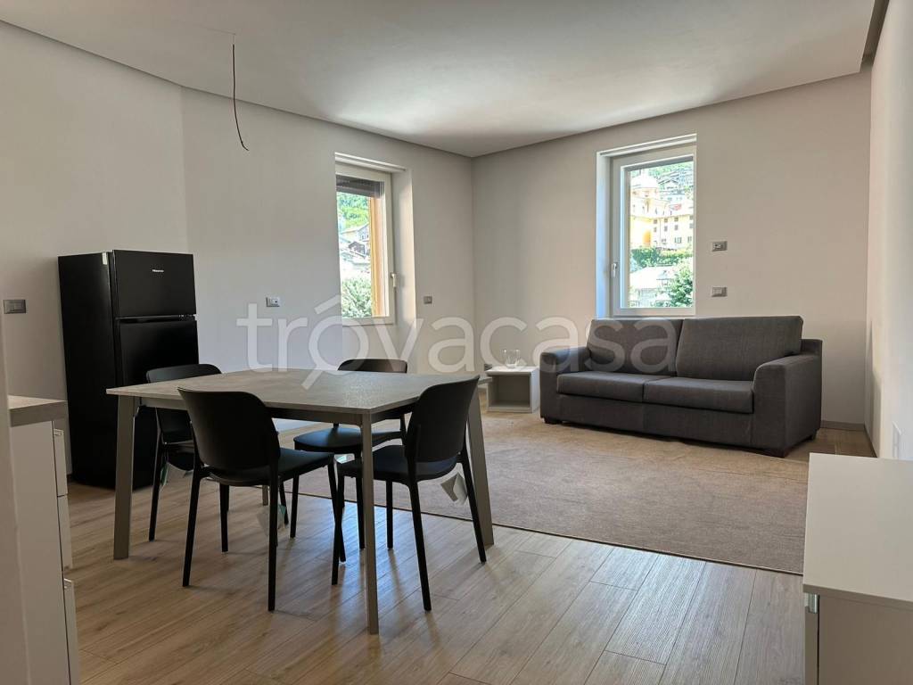 appartamento in vendita ad Edolo in zona Vico