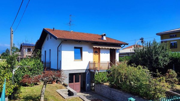 casa indipendente in vendita ad Edolo in zona Vico