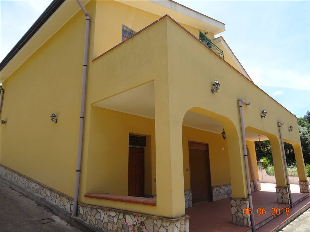 casa indipendente in vendita ad Edolo in zona Vico