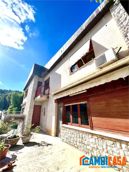 casa indipendente in vendita ad Edolo in zona Vico