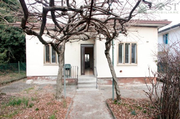 casa indipendente in vendita ad Edolo in zona Vico