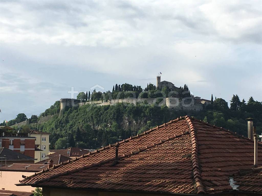 appartamento in vendita ad Edolo in zona Vico