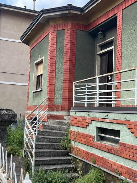 casa indipendente in vendita ad Edolo in zona Vico