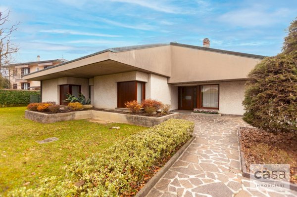 casa indipendente in vendita ad Edolo in zona Vico