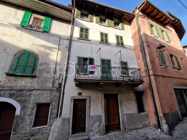casa indipendente in vendita ad Edolo in zona Vico