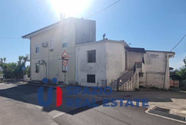 casa indipendente in vendita ad Edolo in zona Vico