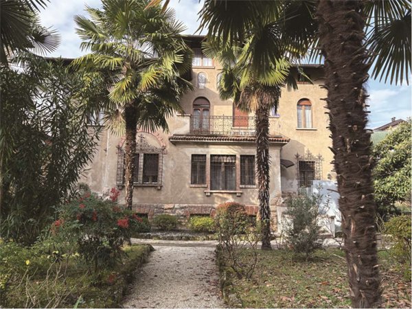 casa indipendente in vendita ad Edolo in zona Vico