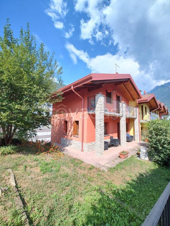 casa indipendente in vendita ad Edolo in zona Vico