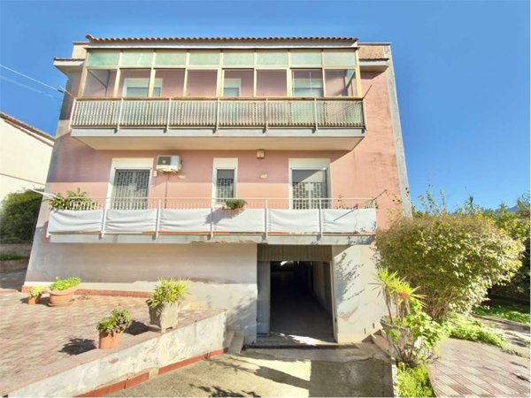 casa indipendente in vendita ad Edolo in zona Vico