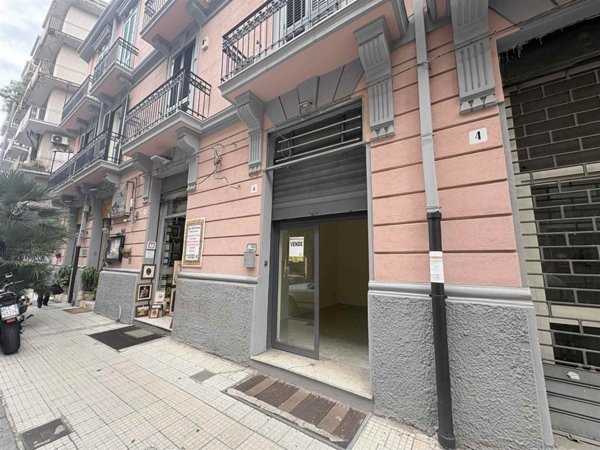 negozio in vendita ad Edolo in zona Vico