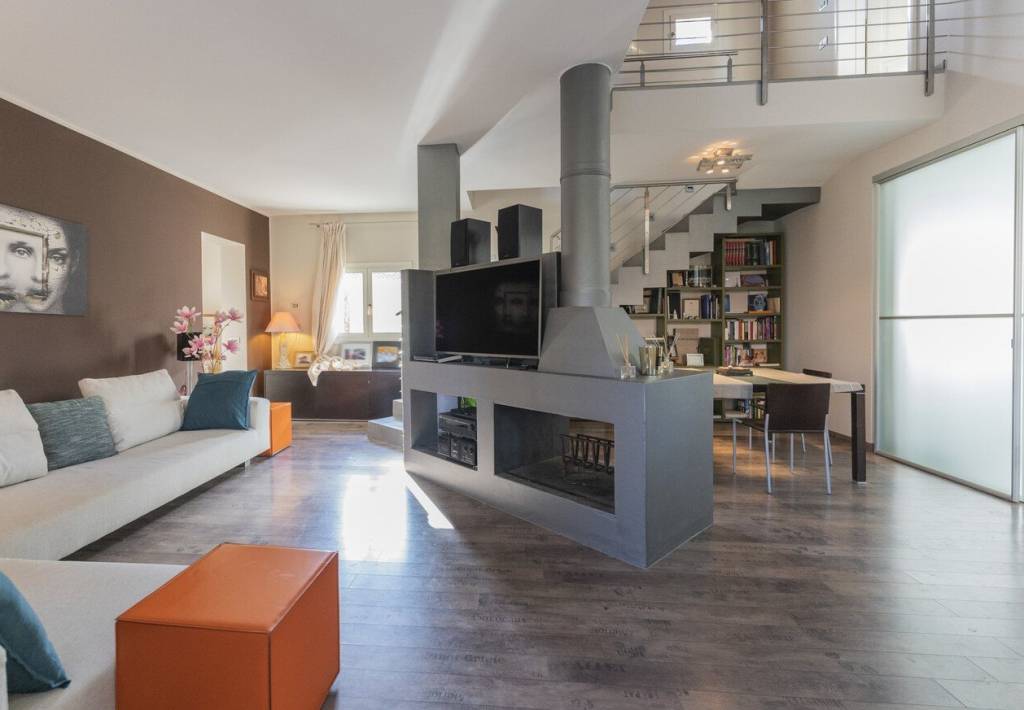 casa indipendente in vendita ad Edolo in zona Vico