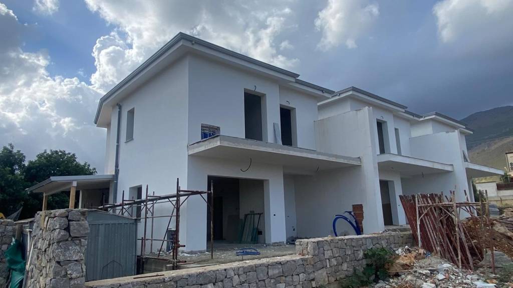 casa indipendente in vendita ad Edolo in zona Vico