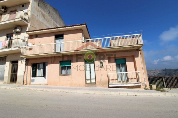 casa indipendente in vendita ad Edolo in zona Vico