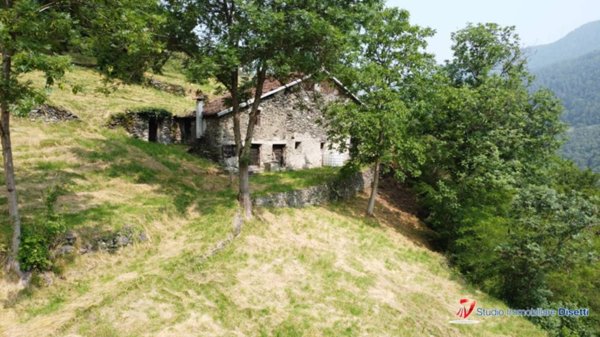 casa indipendente in vendita ad Edolo in zona Vico
