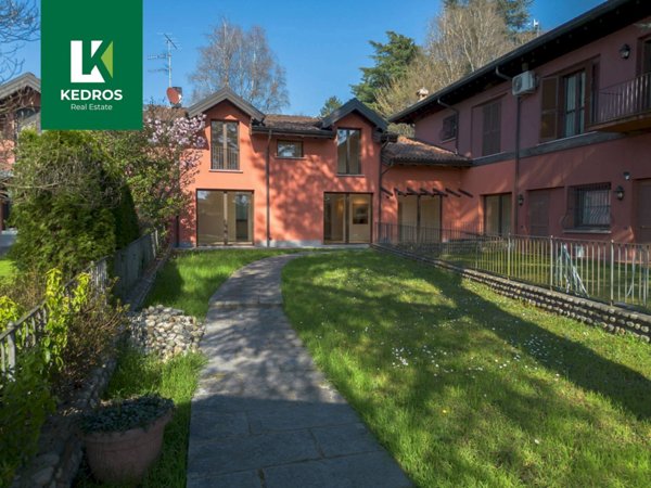 casa indipendente in vendita ad Edolo in zona Vico