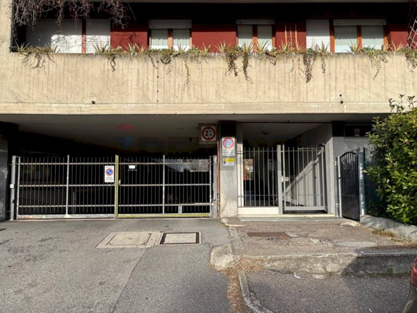 box auto in vendita ad Edolo in zona Vico