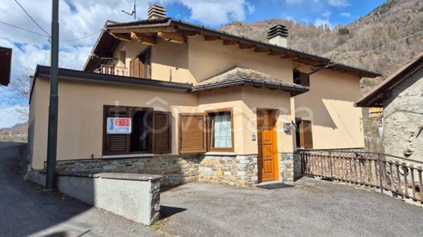 casa indipendente in vendita ad Edolo in zona Cortenedolo