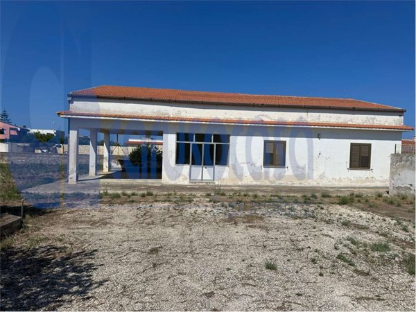 casa indipendente in vendita ad Edolo in zona Vico