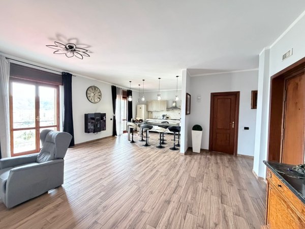 appartamento in vendita ad Edolo in zona Vico