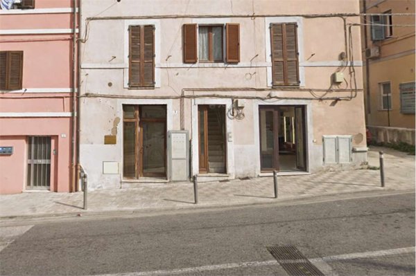 negozio in vendita ad Edolo in zona Vico