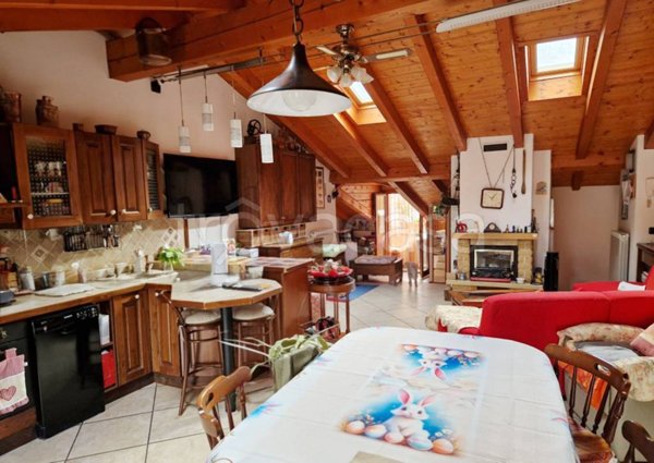 casa indipendente in vendita ad Edolo in zona Vico