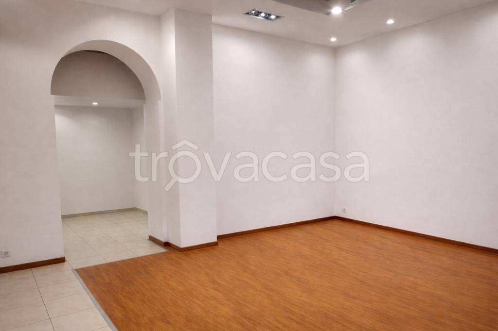 negozio in vendita ad Edolo in zona Vico