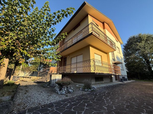 casa indipendente in vendita ad Edolo in zona Vico