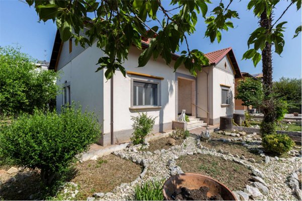 casa indipendente in vendita ad Edolo in zona Vico