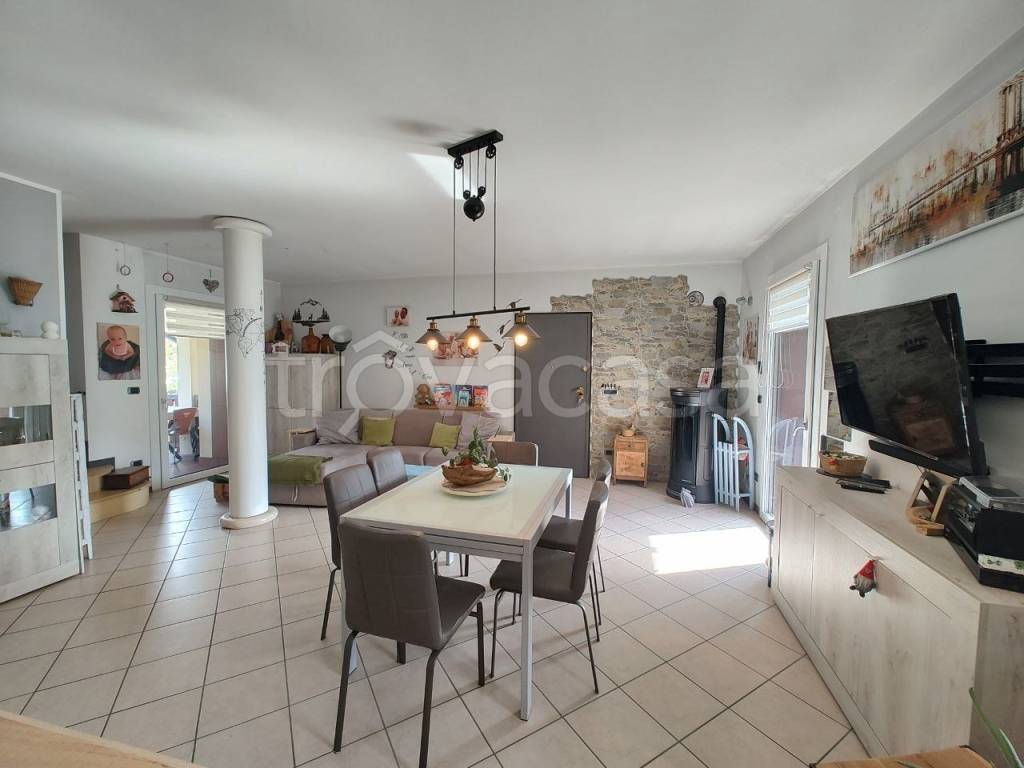 appartamento in vendita ad Edolo in zona Vico
