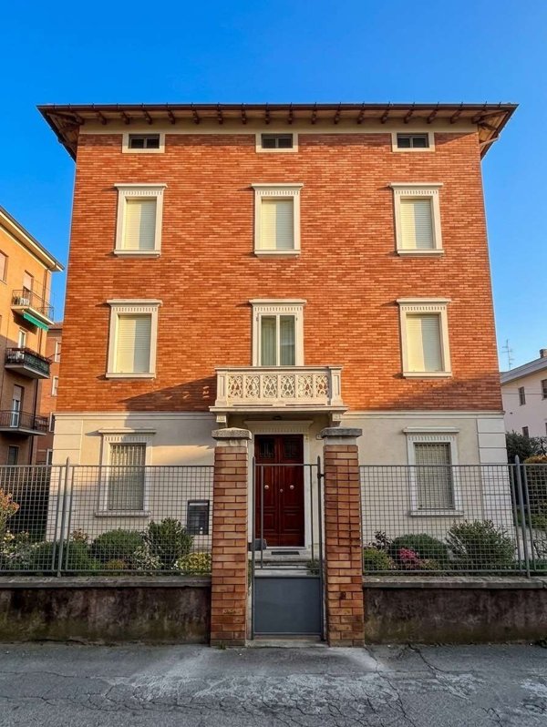 casa indipendente in vendita ad Edolo in zona Vico