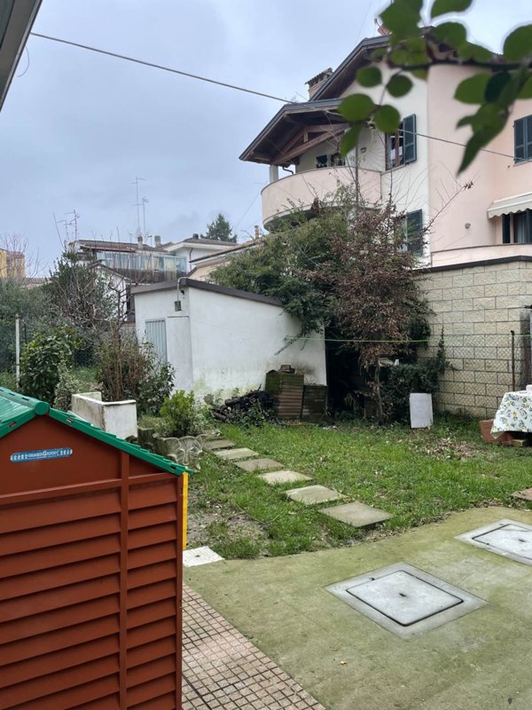 casa indipendente in vendita ad Edolo in zona Vico