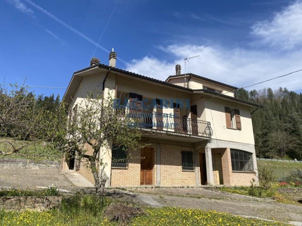 casa indipendente in vendita ad Edolo in zona Vico