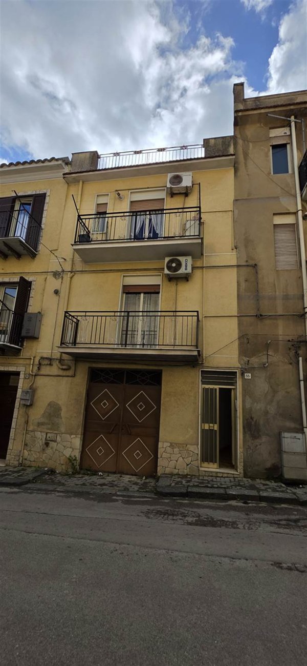 casa indipendente in vendita ad Edolo in zona Vico
