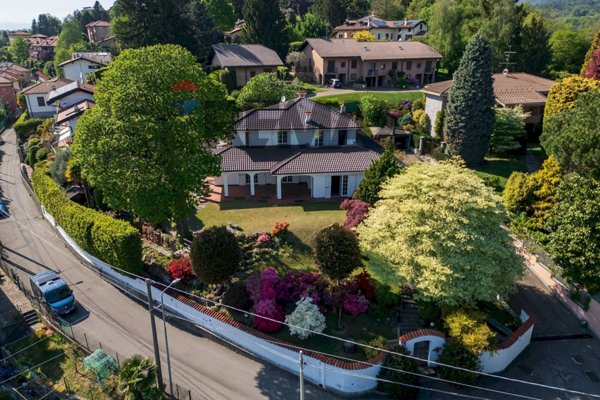 casa indipendente in vendita ad Edolo in zona Vico