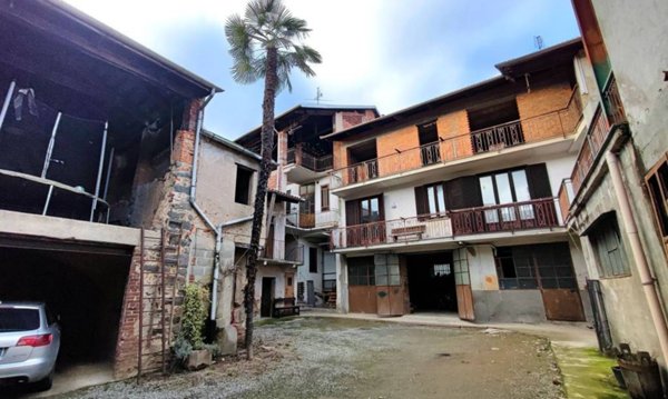 casa indipendente in vendita ad Edolo in zona Vico