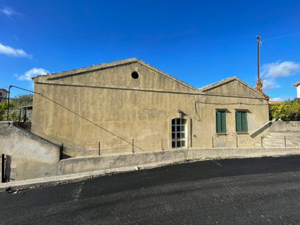 casa indipendente in vendita ad Edolo in zona Vico