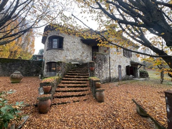 casa indipendente in vendita ad Edolo in zona Vico