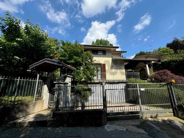 casa indipendente in vendita ad Edolo in zona Vico