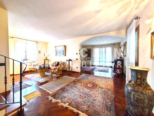 casa indipendente in vendita ad Edolo in zona Vico