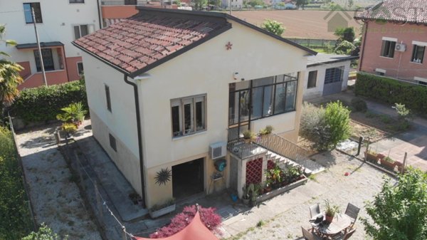 casa indipendente in vendita ad Edolo in zona Vico