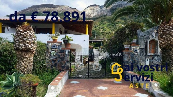 casa indipendente in vendita ad Edolo in zona Vico