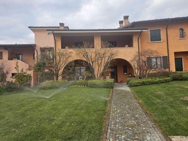 casa indipendente in vendita ad Edolo in zona Vico