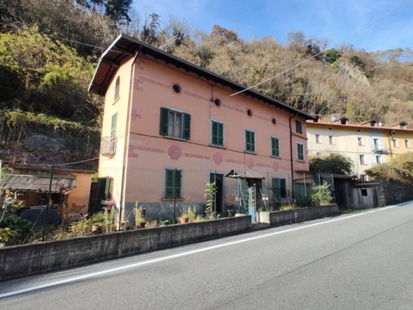 casa indipendente in vendita ad Edolo in zona Vico